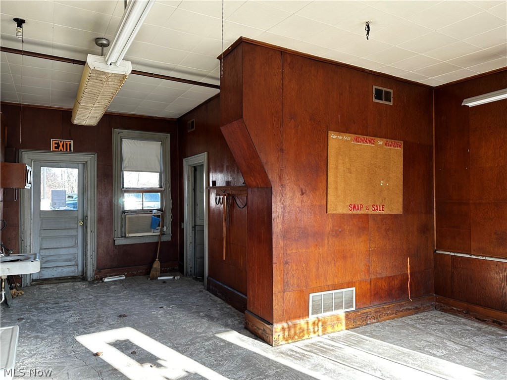 Village/Jefferson - Commercial Lease