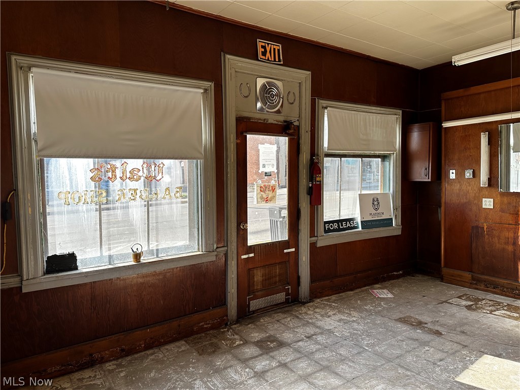 Village/Jefferson - Commercial Lease