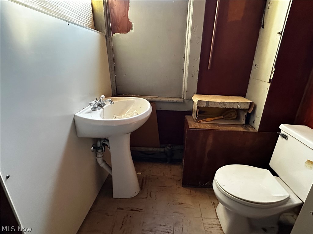 Village/Jefferson - Commercial Lease
