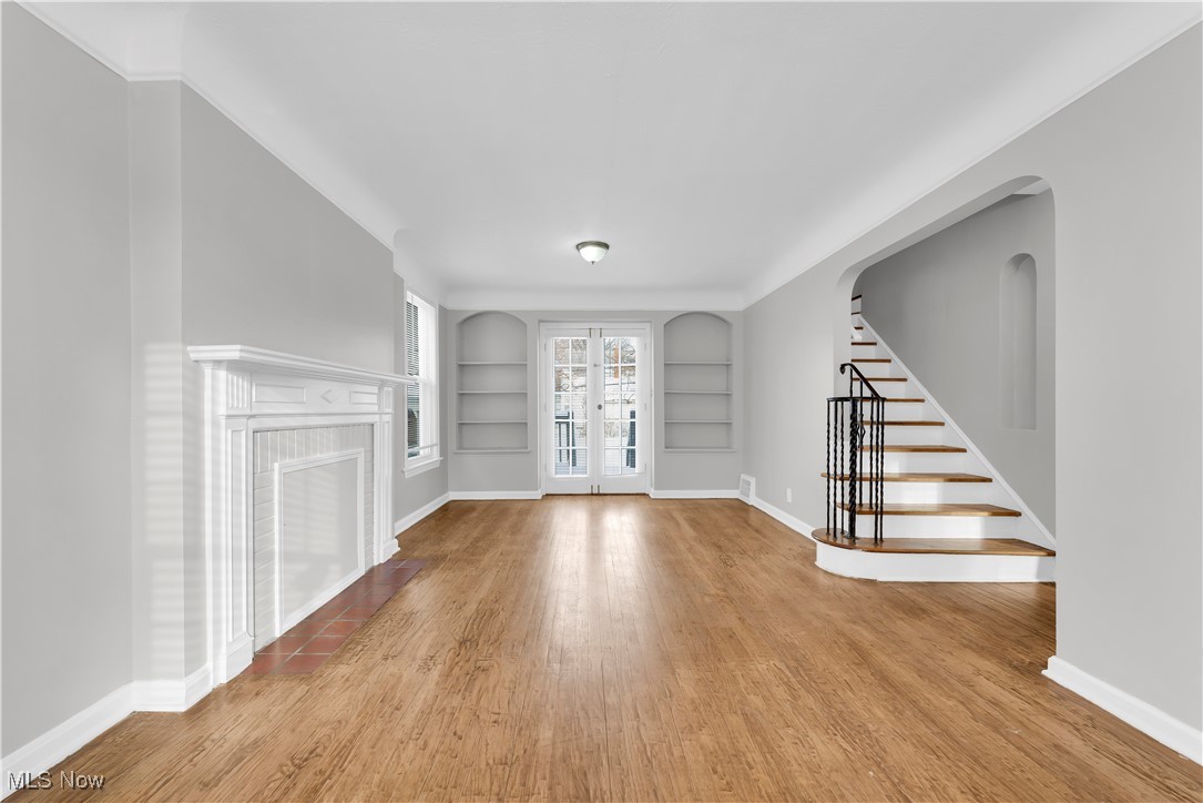 355 E 211th St, Euclid - Spacious 3 bed 2 bath single family home! //

$ 1475 rent / $ 1475 deposit //
$49 application fee per adult //
1-2 pets OK in this unit. After application pre-approval, a PetScreening is required for any animals to proceed with one of our properties; a PetScreening affidavit is still required if you have no pets. (Some breed restrictions apply per HUD guidelines). //
NO SMOKING //
1 time $149 non-refundable set up fee paid at lease signing //

$30/month required resident benefit package; can include personal property/liability insurance for an additional $5/month for $35/month total. //

After application Pre-Approval 1 applicant per household application is required to fill out a PetScreening application, before being about to proceed with placing a Reservation Fee for one of our properties.  You will receive a pre-approval for your application and in order to proceed, the PetScreening is required. Even if you have NO pets - this application must be filled out. One time, non-refundable pet fee of $200-500 per animal applies to all pets & must be paid before or when you pay your first month rent. (No fee for qualified assistance animals). //

Our application is processed through secure site: Findigs, and they require ID and income verification. Without this, your application will not be processed. They offer 24/7 chat support on their application directly if you have any questions. //

BEDROOMS: 3 //
BATHROOMS: 2 //
APPLIANCES PROVIDED: Fridge, stove, and dishwasher //
UTILITIES / RESIDENT RESPONSIBILITY: Residents are responsible for all utilities including: water/sewer/trash, gas & electric and are responsible to maintain lawn care, maintenance & snow removal. //

Serious inquiries only.