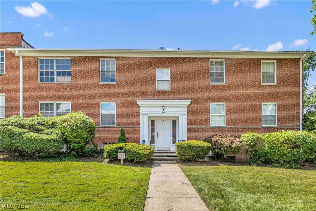 Fresh, warm, and inviting, this beautifully updated 2-bedroom, 1.5-bath condo offers approximately 984 square feet of comfortable living space in the desirable Shaker Gardens community. The thoughtfully designed floor plan features spacious living and dining areas, updated finishes, refreshed bathrooms, and a bright kitchen ready for everyday living and entertaining. Conveniently located near shopping, dining, parks, healthcare facilities, and the vibrant Van Aken District, this move-in-ready condo offers the perfect combination of comfort, convenience, and low-maintenance living.