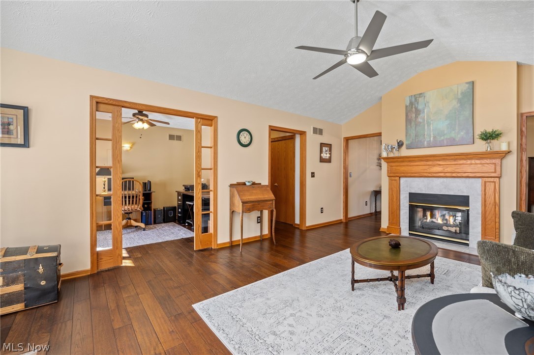 Villas Sterling Oaks Condo - Residential
