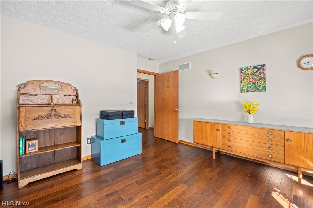 Villas Sterling Oaks Condo - Residential