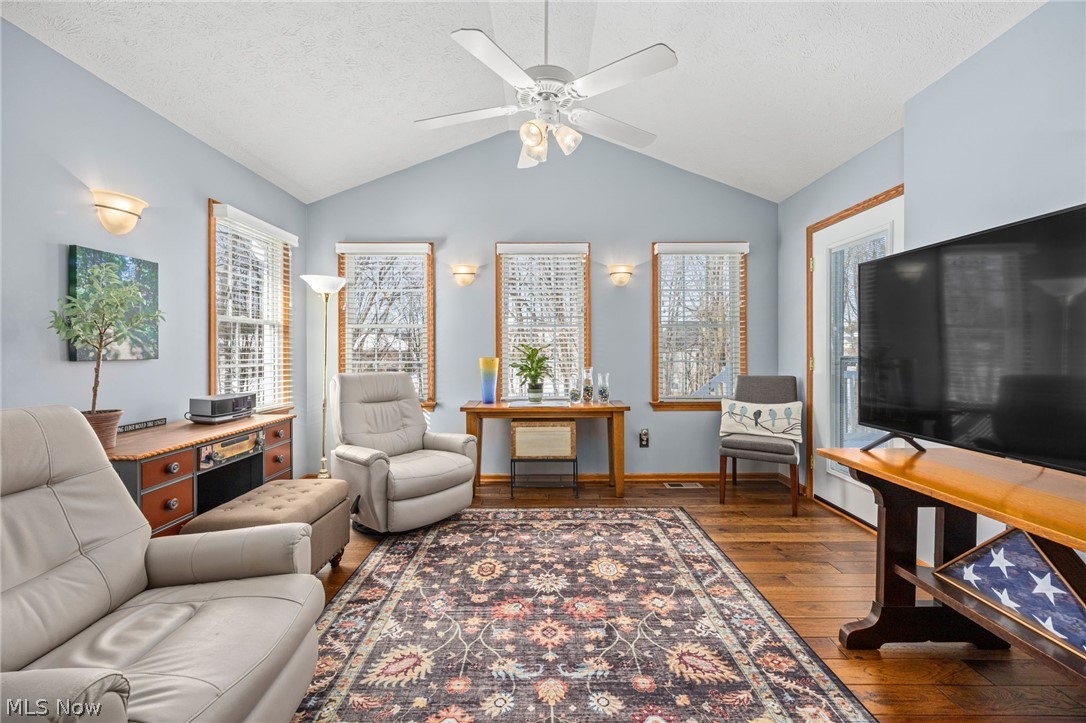 Villas Sterling Oaks Condo - Residential