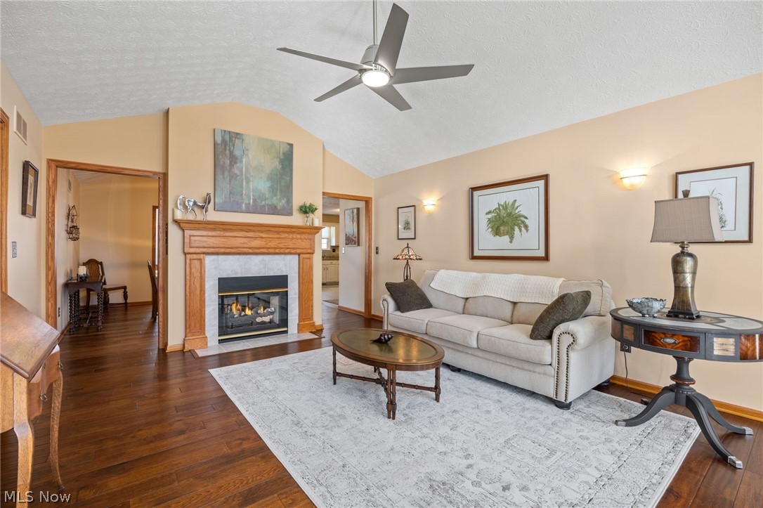 Villas Sterling Oaks Condo - Residential