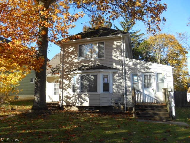 3 bedroom, 1.5 bath colonial on quiet park like setting.  This home has nice yard, full basement, detached garage, lots of storage and a nice layout.  All located in heart of West Akron and close to all amenities.  This is a Fannie Mae Homepath property.