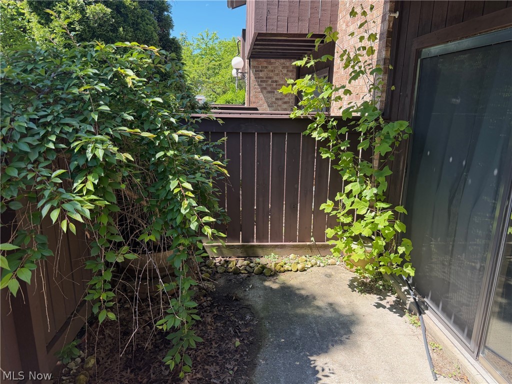Burlington Courts Condo Ph 02 - Residential