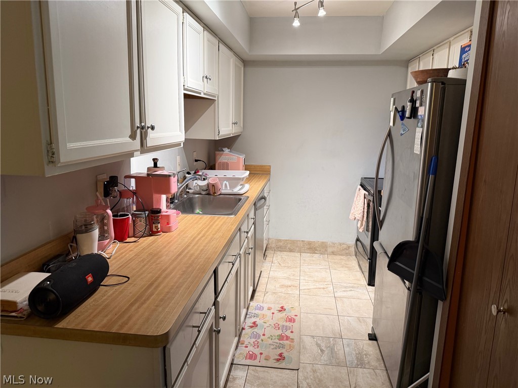 Burlington Courts Condo Ph 02 - Residential