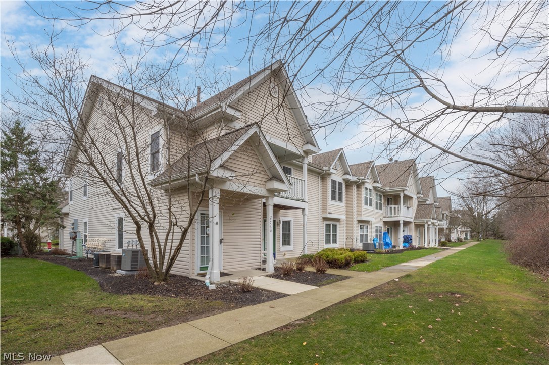 Lenox Square Condo Ph 03 - Residential