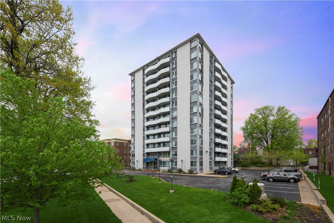 Beautifully updated 10th floor condo with lake views from the living room, kitchen and bedroom. Bathroom and kitchen are updated with granite style countertops, tile backsplash, stainless appliances and the home comes fully furnished. Includes a parking garage Covered under the maintenance fees are Association Insurance, Electric, Entrance Maint., Exterior Building, Garage/Parking, Gas, Heat, Landscaping, Property Management, Recreation, Reserve Fund, Sewer, Snow Removal, Trash Removal, Water.