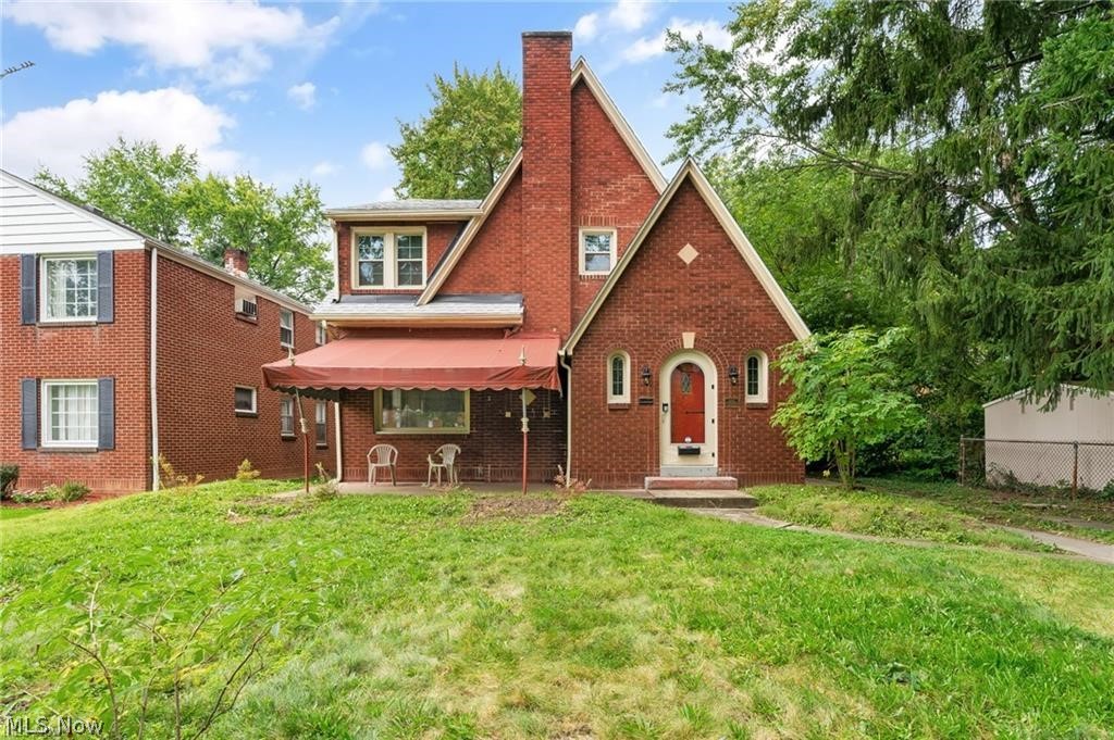 Come check out this adorable, spacious and nicely updated apartment rental located within the Boardman School District. Apartment features 2 bedrooms (including a huge master upstairs) and a full bath on the main floor. This unit includes the refrigerator, stove, and countertop dishwasher along with the washer and dryer in the basement. You will have access to the laundry and storage area which can be locked for security. The unit also includes use of the 2 car garage. 
Owner would prefer a 2 year lease, but will consider 1 yr. Rent is $850.00/month with renter paying all utilities. Security deposit of $850.00 required upon lease agreement. Possession is negotiable per the owner. Pets considered.  No Section 8. Avg. Water $30/mo., Gas and Electric $50-$80/mo.
Applications will be accepted at the Open House scheduled for Saturday, May 7th from 12:00-2:00 pm. Application fee is $45.00 and can be done through an app. Information on applying available at the Open house or through your ag