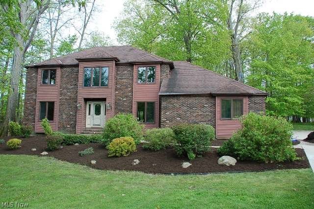 A once stately colonial in Spyglass will need to be renovated to turn this house into a Home. Spacious 14 x 14 two story foyer with curved staircase creates a dramatic entrance. A first floor den, four spacious bedrooms up including an owner suite with private bath. Large cul de sac lot with storage shed for yard tools and toys.