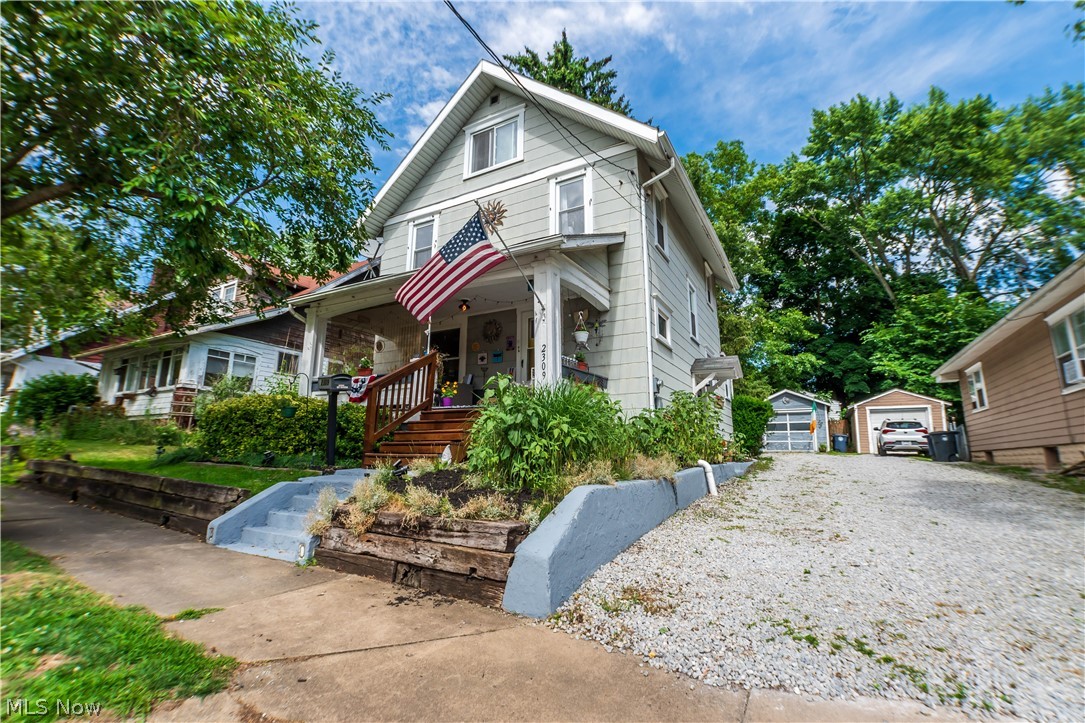 Carl - Residential
