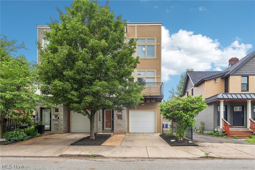 Franklin Ave Twnhms - Residential