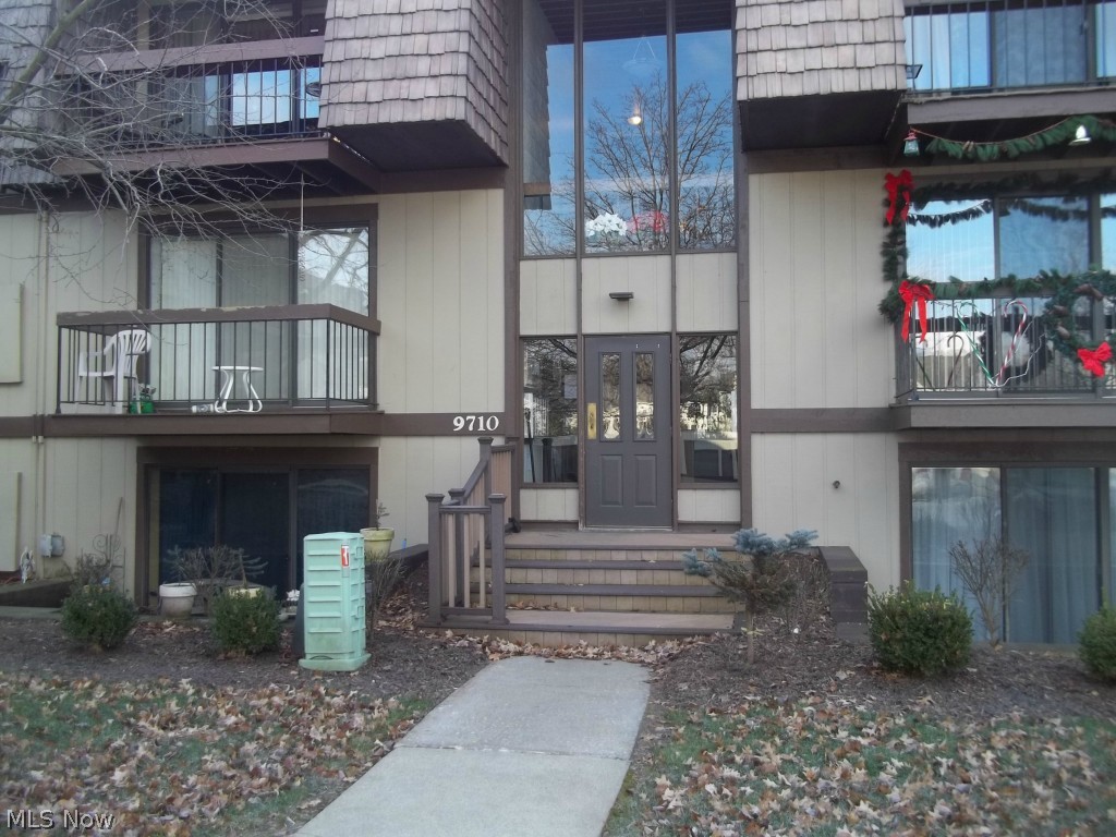Sun Rise Coves Best Buy Desirable Second Floor Unit with Beautiful Lake View from The Covered Patio, Good Size Unit(over 1000 sq Feet) Living room also has space for Dining room if Buyer Wishs, In Suite Laundry, Newer Interior Doors and Hardware, Up Dated Baths, Master Bedroom with Walkin Closet, Interior Recently Painted in Neutral Colors, NOT BANK OWNED OR A SHORT SALE,