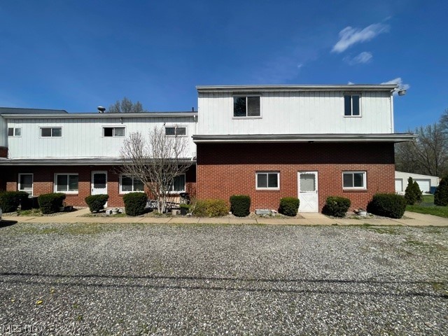 Located in Hubbard is this 2 Bedroom/1 Bath First Floor Apartment.  Open living room area which includes the kitchen and a dining area.  Kitchen is provided with a stove and refrigerator which the tenant is to maintain.  Monthly rent is $650.00 plus the tenant pays the electric and gas services.  There is well water and septic at this rental.  Full security deposit of $650.00 plus first months rent is due before an approved tenant can move in.  No smoking, no pets and no Section 8.
