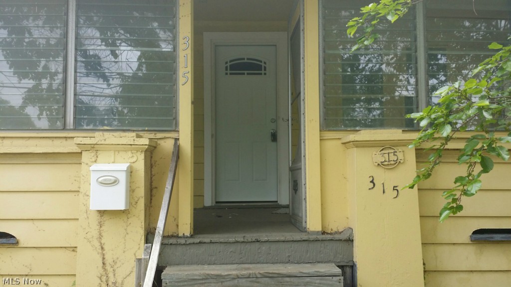 Attention Renters.....This totally remodeled 3 bedroom , 1 1/2 bathroom home is move in ready.  Very nice neutral colors, brand new carpet, brand new bathroom upstairs, 1/2 bath downstairs, dining room.  All new flooring and carpeting thruout.  Immediate possession available.    Call today this will not last.