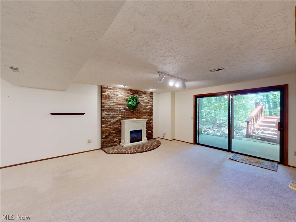 Painesville Warren Road - Residential