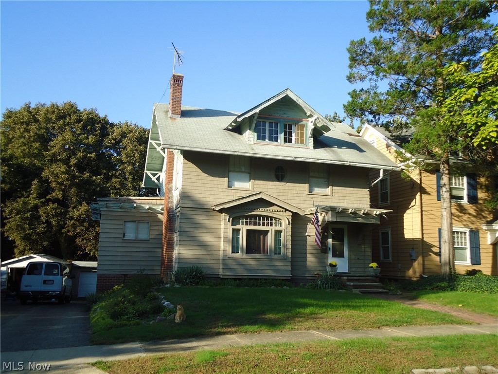 Classic West Akron home loaded with charm, character and Old World craftsmanship.....just  looking for someone to restore it to the beauty and elegance of 1913 at the time it was built.  Spacious (2,286 sf) 4 BR/ 1 1/2 BTH home in well established neighborhood.
Beautiful Hardwood flooring--trim--crown molding---beamed ceilings----loads of built-ins---fireplaced living room----large rooms throughout.
This home needs work but could be a great home for the right buyer.....great area with much higher values nearby for similar size homes.   Could be good equity for a homeowner or investor.     Convenient location near Highland Square district, shopping,  schools and parks.
Call today for your private showing.