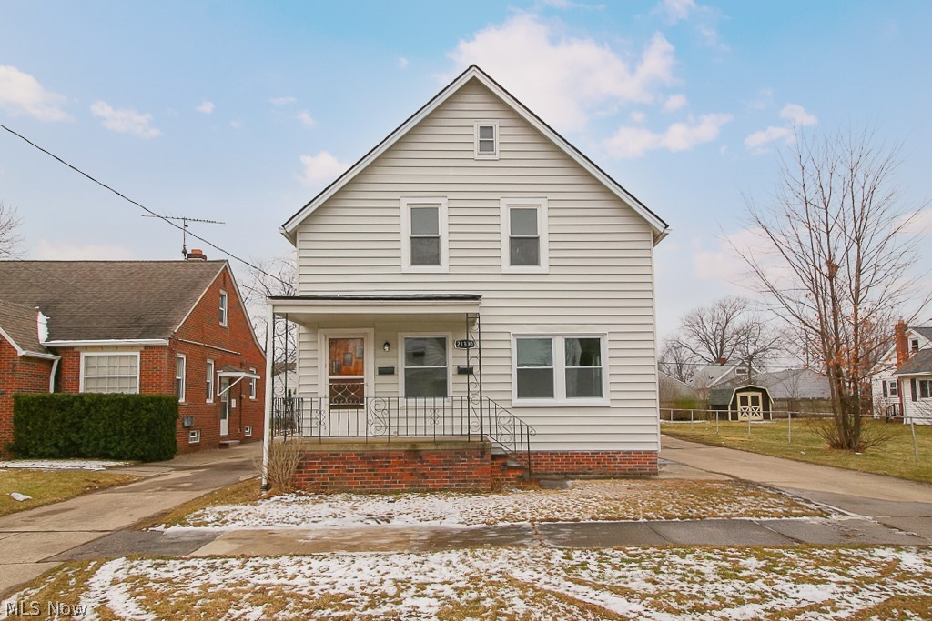 21390 Ball Ave Up, Euclid - Spacious 2 bed 1 bath up unit in duplex! //

$875 rent / $875 deposit //
$49 application fee per adult //
NO SMOKING //
1 time $79 non-refundable set up fee paid at lease signing //

$30/month required resident benefit package; can include personal property/liability insurance for an additional $5/month for $35/month total //

All applicants are required to fill out a PetScreening application, found on our website/app before being processed. Even if you have NO pets - this app must be filled out. 1-2 pets OK w/ approved PetScreening & PetFee (Some breed restrictions apply). 1 time, non-refundable pet fee of $200-300 per animal applies to all pets & must be paid prior to or when you pay your 1st month rent. (No fee for qualified assistance animals) //

Our application is processed through secure site: Findigs. They require ID & income verification. Without this, your app will not be processed. They offer 24/7 chat support on their app directly if y