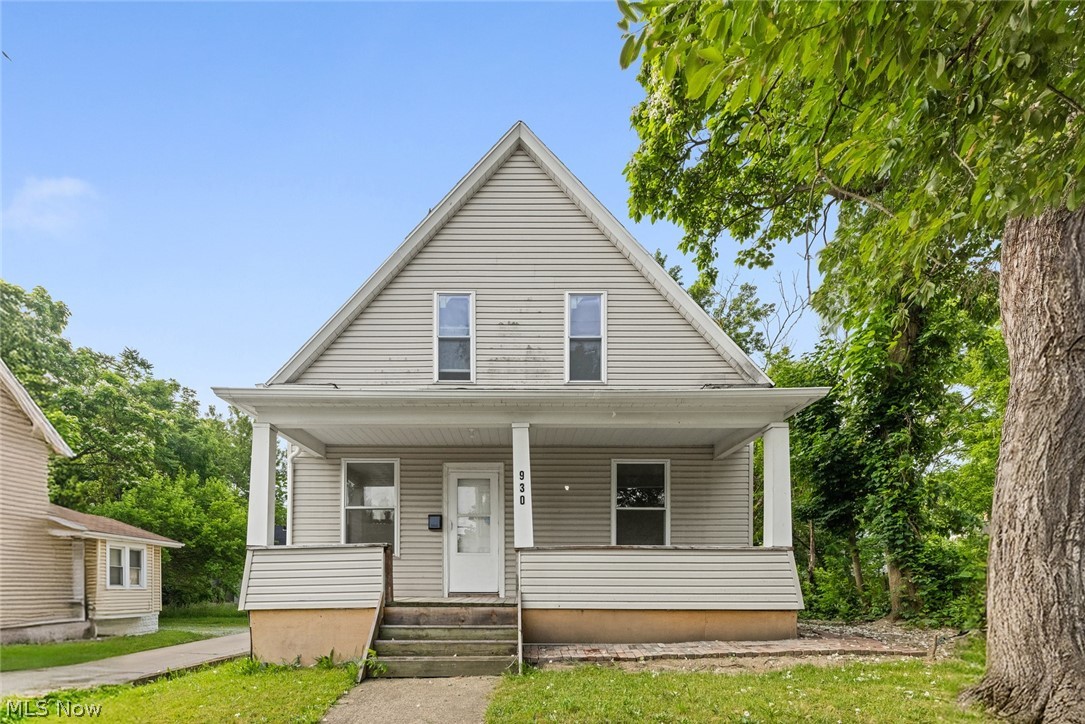 This beautifully updated home offers a fresh, modern feel while maintaining its classic character. Inside, you'll find spacious living and dining areas filled with natural light, updated flooring throughout, and a clean, neutral color palette that's ready for your personal touch. The remodeled kitchen features crisp white cabinetry, stainless steel appliances, generous counter space, and plenty of storage. The updated bathroom offers a bright, refreshed design, and the home's comfortable bedrooms provide functional living space for a variety of lifestyles. Conveniently located near shopping, restaurants, parks, and major highways, this home is a great opportunity for an owner occupant or investor alike.