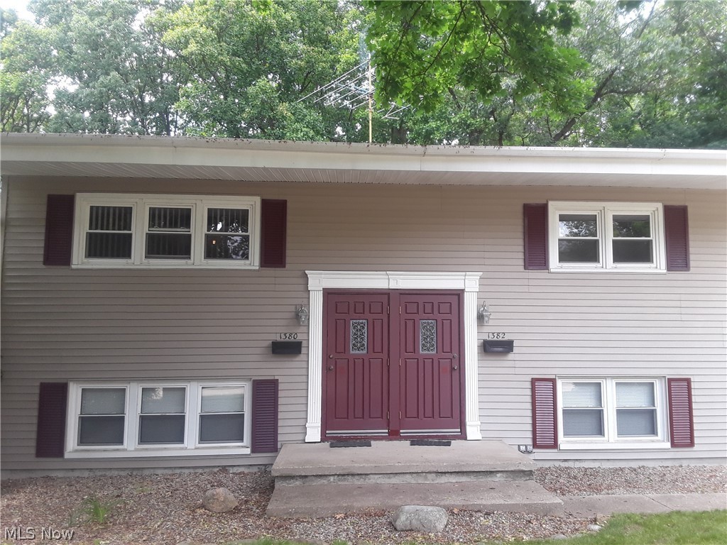 Nicely maintained two bedroom. Located on the edge of the Gorge Park, with wooded view, nice backyard, and seating area. Cozy apartment home with galley style kitchen, washer and dryer hookup, nice size bedrooms with large closet space. Carpeted throughout. This is a lower unit.  Located in the heart of Cuyahoga Falls, close to parks, Front Street festivals, elementary schools, and restaurants.  Owner is currently working in  unit, but available to show. Will be ready by end of the month. Similar unit as 1380 9th Street. There is a $35 application fee, background checks include but not limited to criminal history, eviction history, credit scores, past resident rreferences  and income.