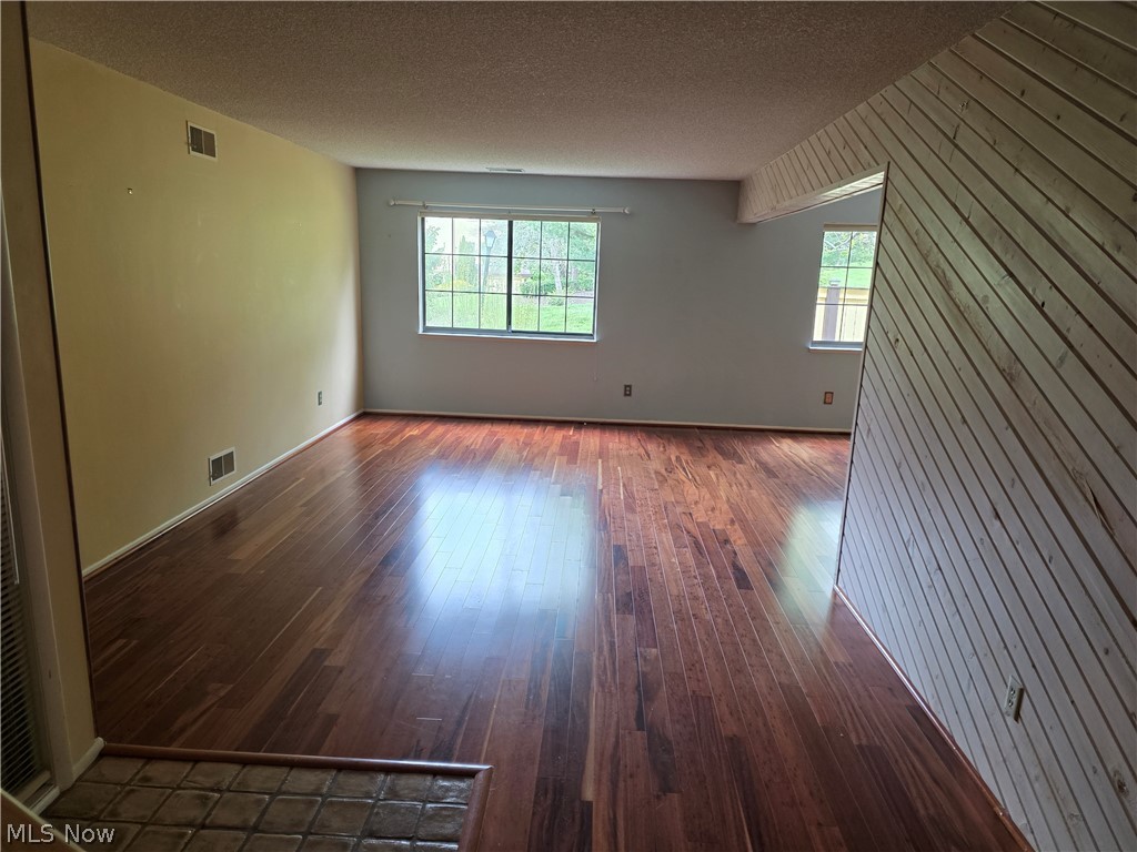 Hampton Woods - Residential