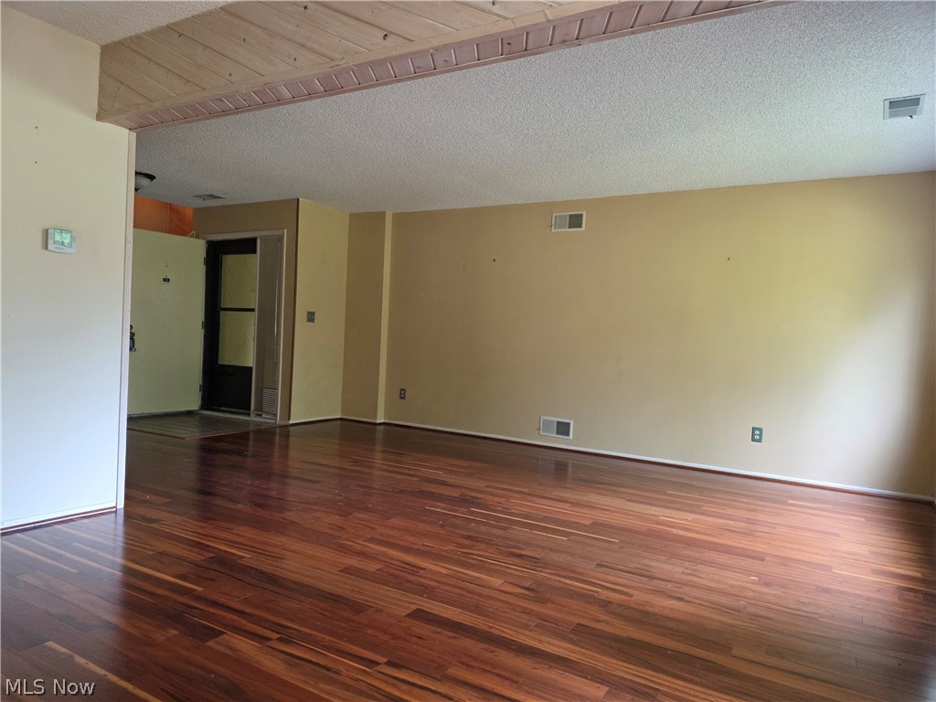 Hampton Woods - Residential