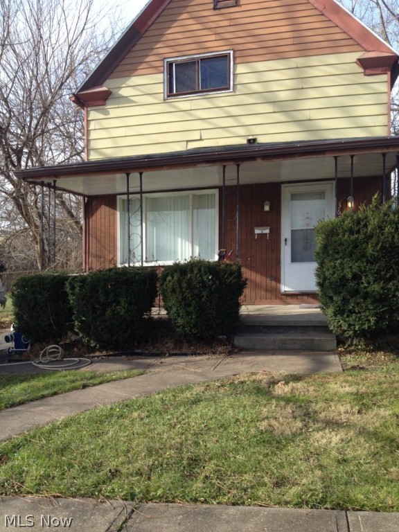 Spacious Updated Bungalow! Remodeled Kitchen w/ Eating Area. Large First Floor Bedroom! 2 Full Baths. First floor Laundry Room w/storage. Near Metro Parks,Golf Center! A lot for the money. Convenient location!