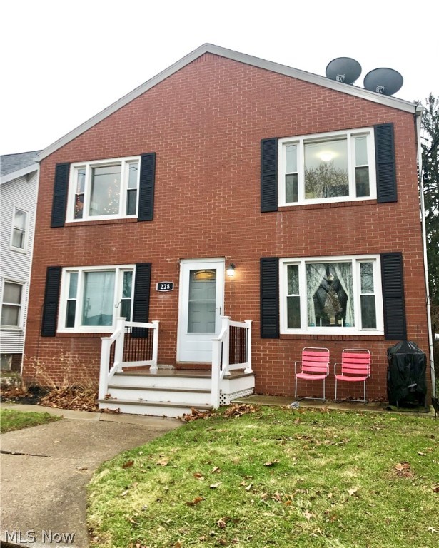 You won't find a nicer one bedroom unit! Dont miss this updated, clean and sunny unit available for rent!  Spacious updated kitchen with great storage, and roomy living area lead to a very nicely sized bedroom and a bath with a stand up shower.  Parking for one car ONLY.  No street parking available. All adult occupants must fill in an online application.  It runs credit, criminal and eviction history.  No Pets No smoking No Section 8.
