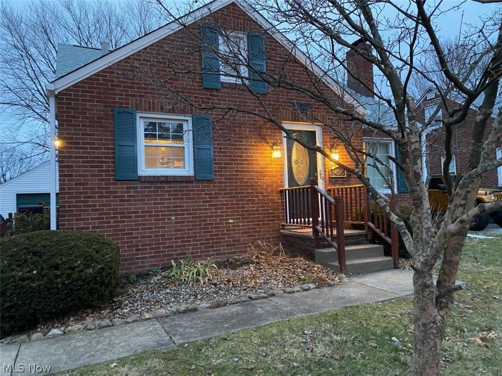 Adorable brick bungalow in Louisville School District.  This is a must see!  Centered in the heart of Louisville.  This home has so much to offer!  Call today for tour!