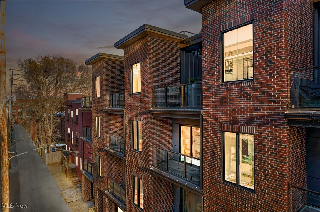 Hinge-Town-Homes - Residential
