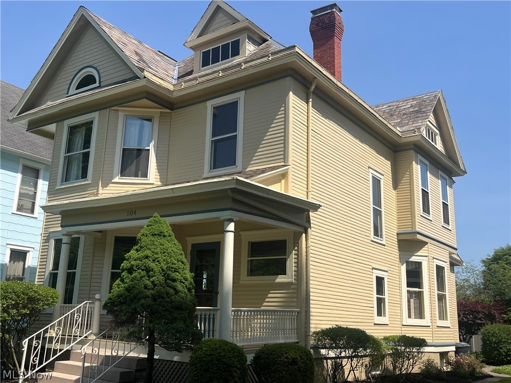 WOULD YOU LIKE TO WALK TO WORK DOWNTOWN?  Here it is!  Located on the cusp of beautiful Marietta College and across from Mound Cemetery, this beauty sits in the heart of a great Marietta neighborhood!  Quiet, treed surroundings make for a wonderful and welcoming atmosphere whether enjoying morning coffee or an evening chat with passersby, or enjoying the back patio with friends.
The home boasts lovely natural woodwork throughout, plenty of large windows that let in lots of sunshine, a gorgeous entry offering a beautiful staircase leading to the second floor bedroom spaces.  The main level's four rooms offer pretty mantles, full bath with shower, big family room and laundry is handy off the kitchen.