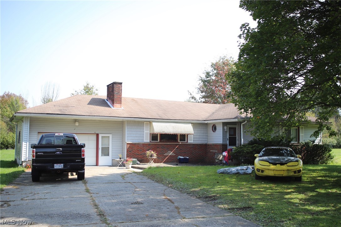 Going, Going, and GONE! The hottest move in ready listing of the fall has arrived! 3 bedrooms, 1 full bath ranch, and DBl garage! Kitchen, bath recently remodeled and all new appliances! Call today before this is gone!