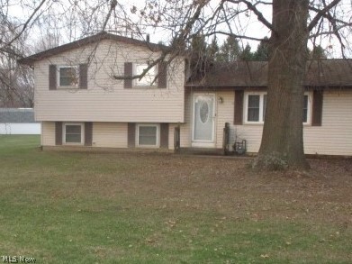 Super split-level home has so much to offer! 3 nicely sized bedrooms with  bath. Over 1400 sq feet of living space! Over sized living room, lower level family room.  Nice large kitchen with ample cabinetry and counter space for that gourmet chef!!  Formal Dining room with glass slider.  Amazing backyard is great for dogs plus large area to entertain.  Don't let this one slip by-call today to schedule a showing before it's SOLD!  Nice area with lots of charm and character.