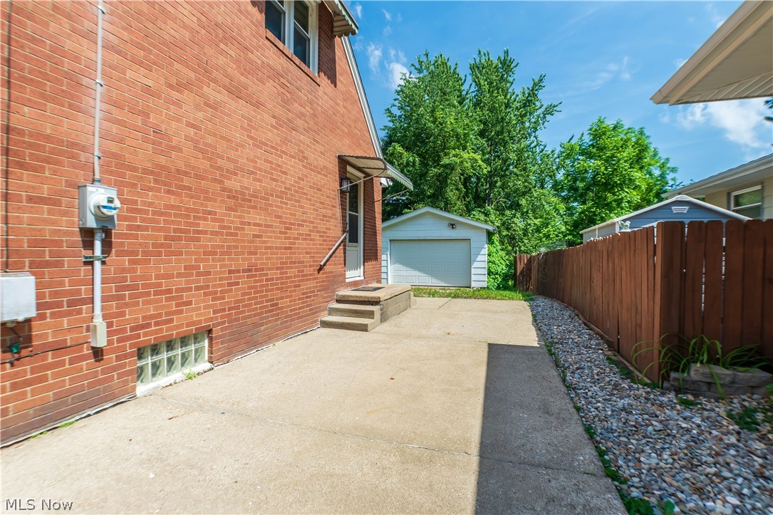 T J Bidwells Add 03 - Residential