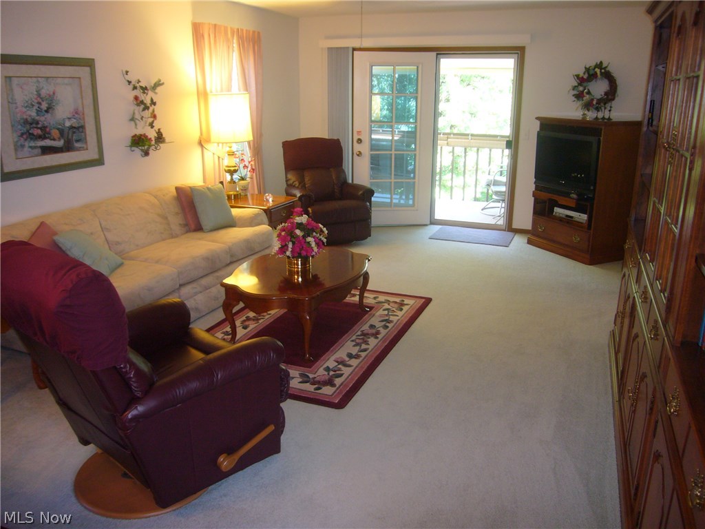 Governor's Lake - Residential