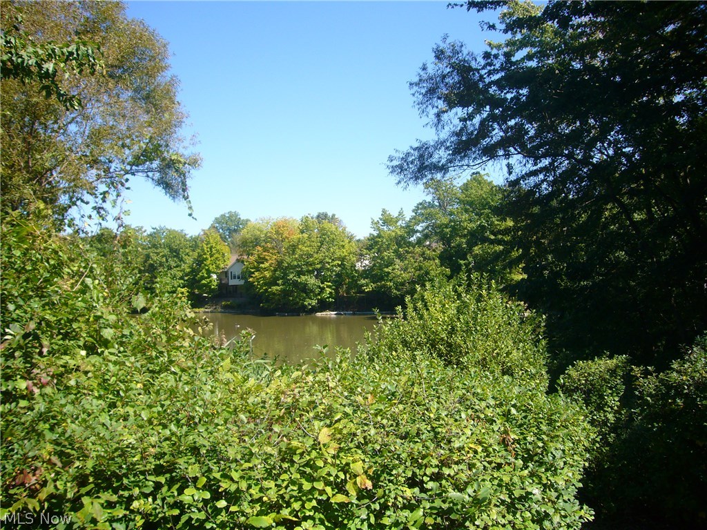 Governor's Lake - Residential