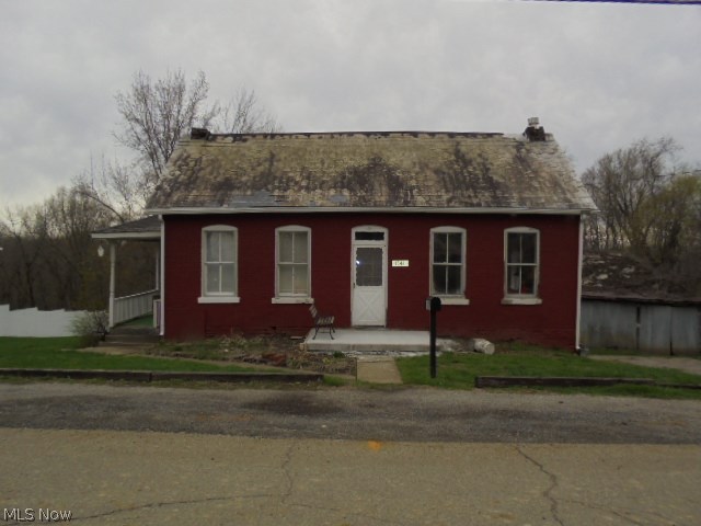Some newer flooring
Nice price for investors
Seller selling as is