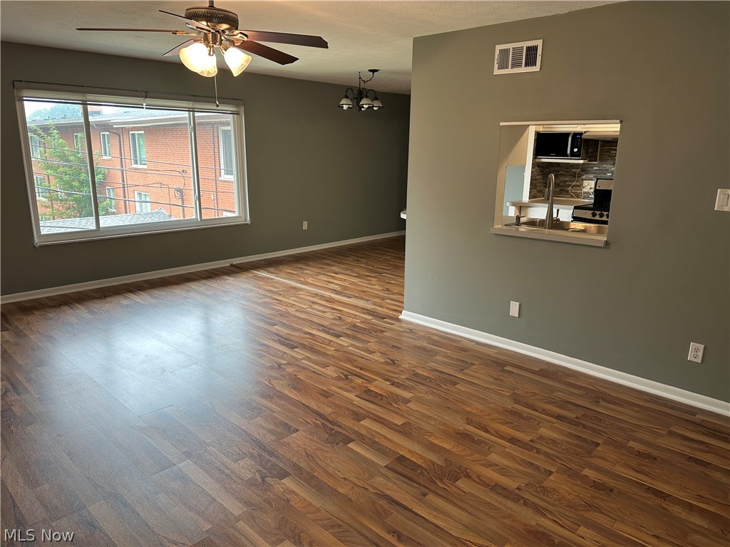 Golden Oaks Condo - Residential
