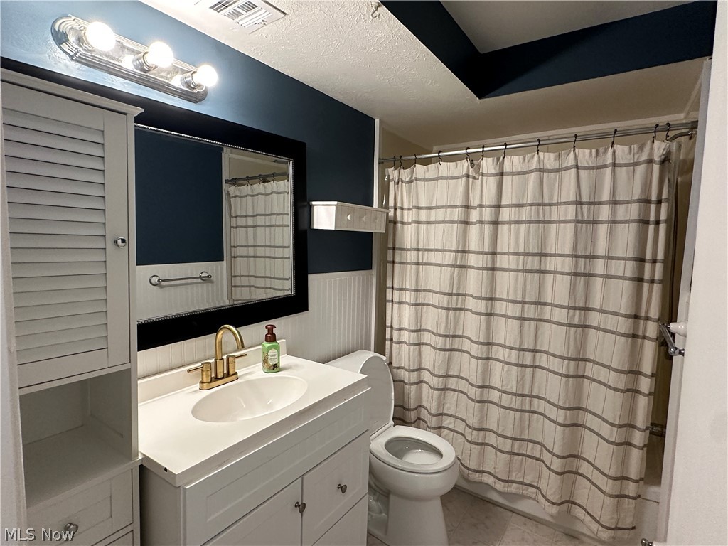 Golden Oaks Condo - Residential