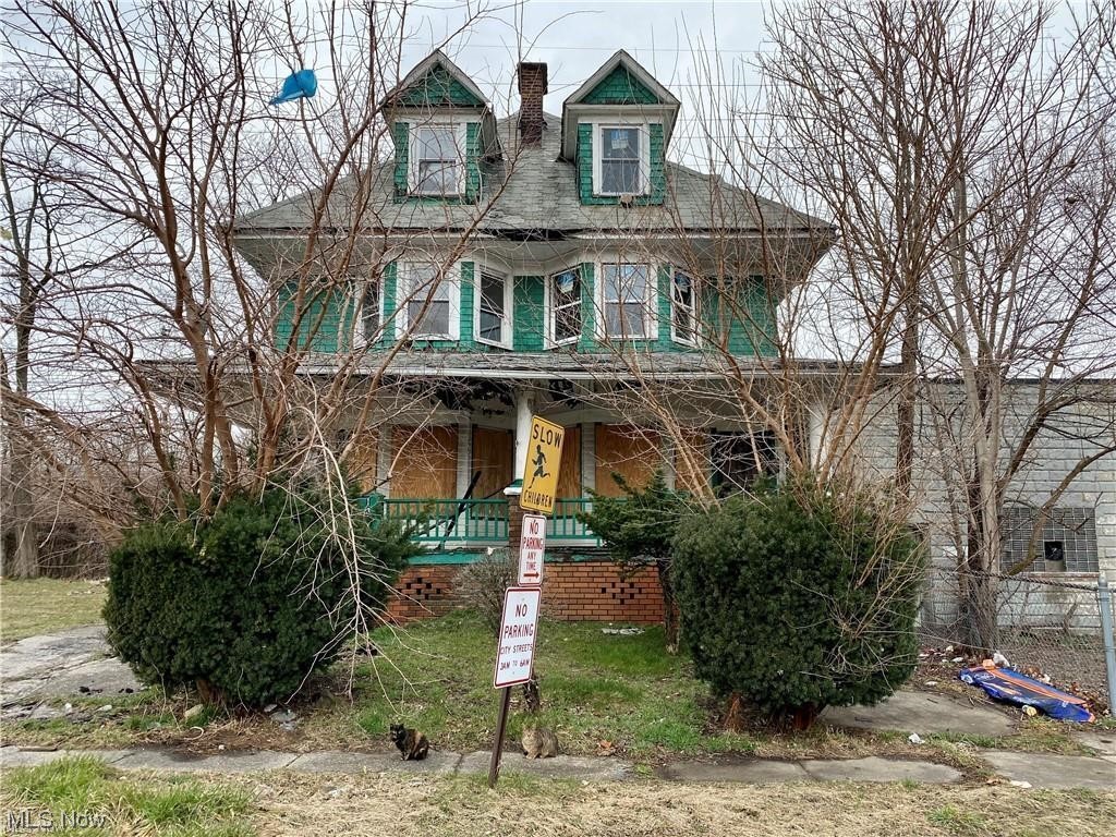 Discover the perfect blend of space and convenience in this East Cleveland duplex. With 6 bedrooms, 2 bathrooms, and a generous 3,316 square feet, this property offers flexibility for both homeowners and investors. Embrace the potential of a well-designed layout, providing ample room for comfortable living. Located in East Cleveland, enjoy easy access to local amenities and the versatility of a duplex configuration. Seize the opportunity to own a spacious property designed for both functionality and comfort.