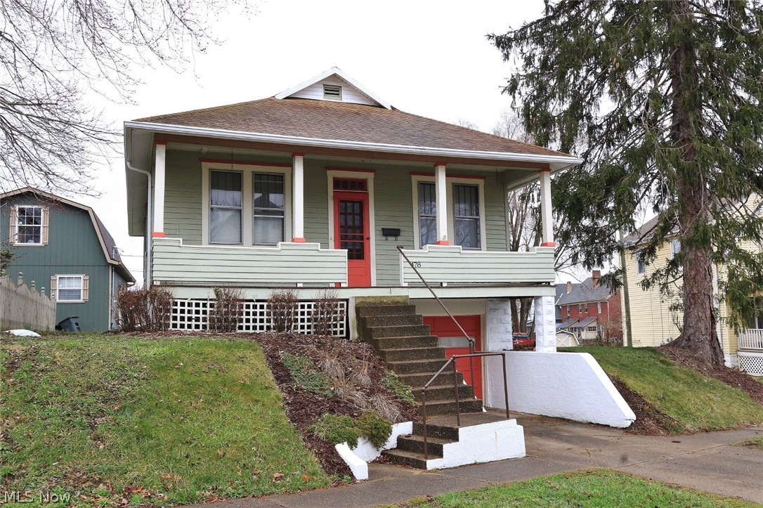 2 bedroom, 1 bath home with hardwood floors, freshly painted  walls and a garage. 
Tenant responsible for electric, gas, water, sewer, trash and cable.
All applicants subject to credit and background check.