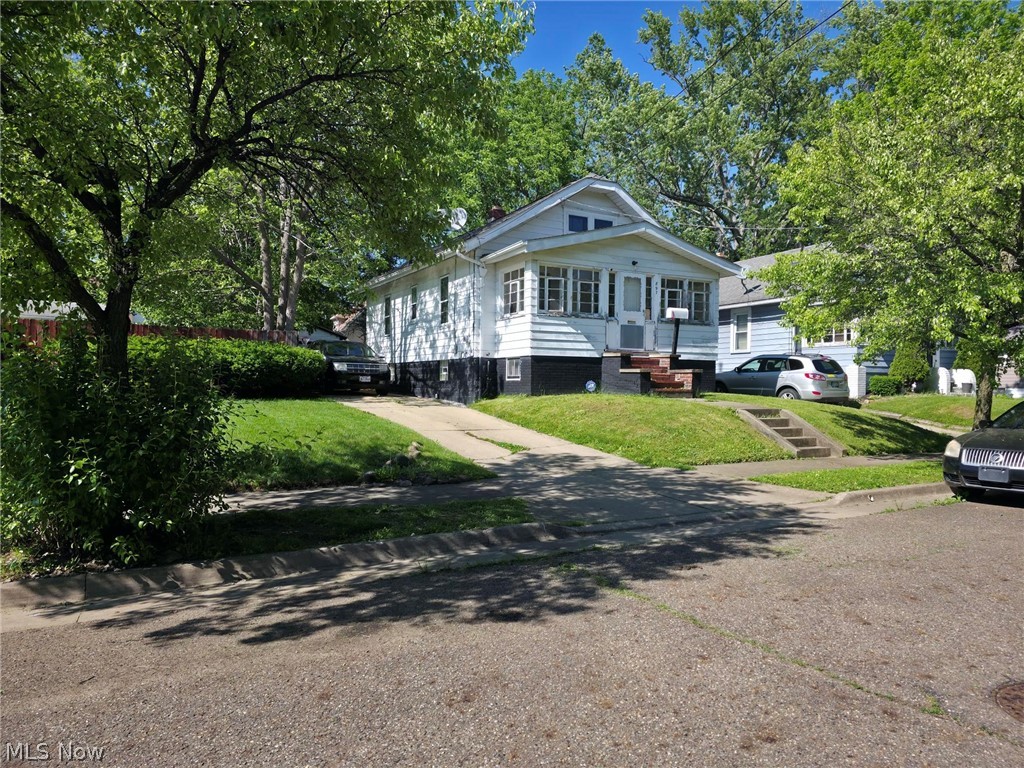 Nice 2-bedroom Ranch/Bungalow with a great yard and a 1-car garage. Natural woodwork throughout. All one-floor living. Perfect for investment, first-time buyers, or buyers who would like to downsize. Located on a quiet street with only destination traffic. Tenant occupied on a month-to-month basis.