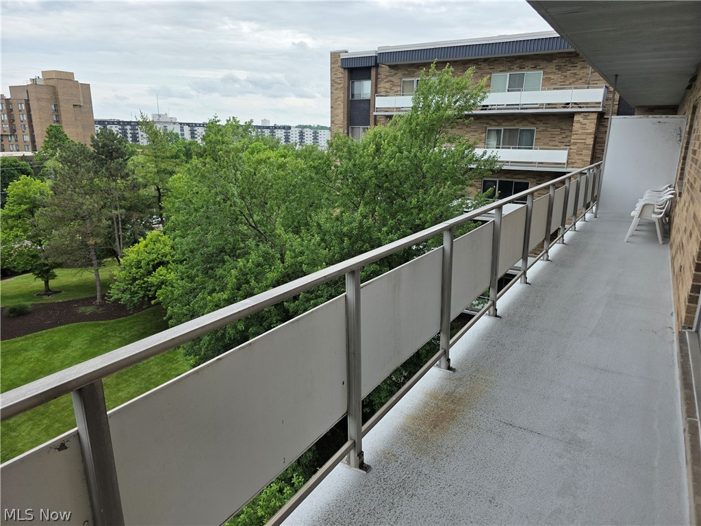 Acacia/Green Condo - Residential
