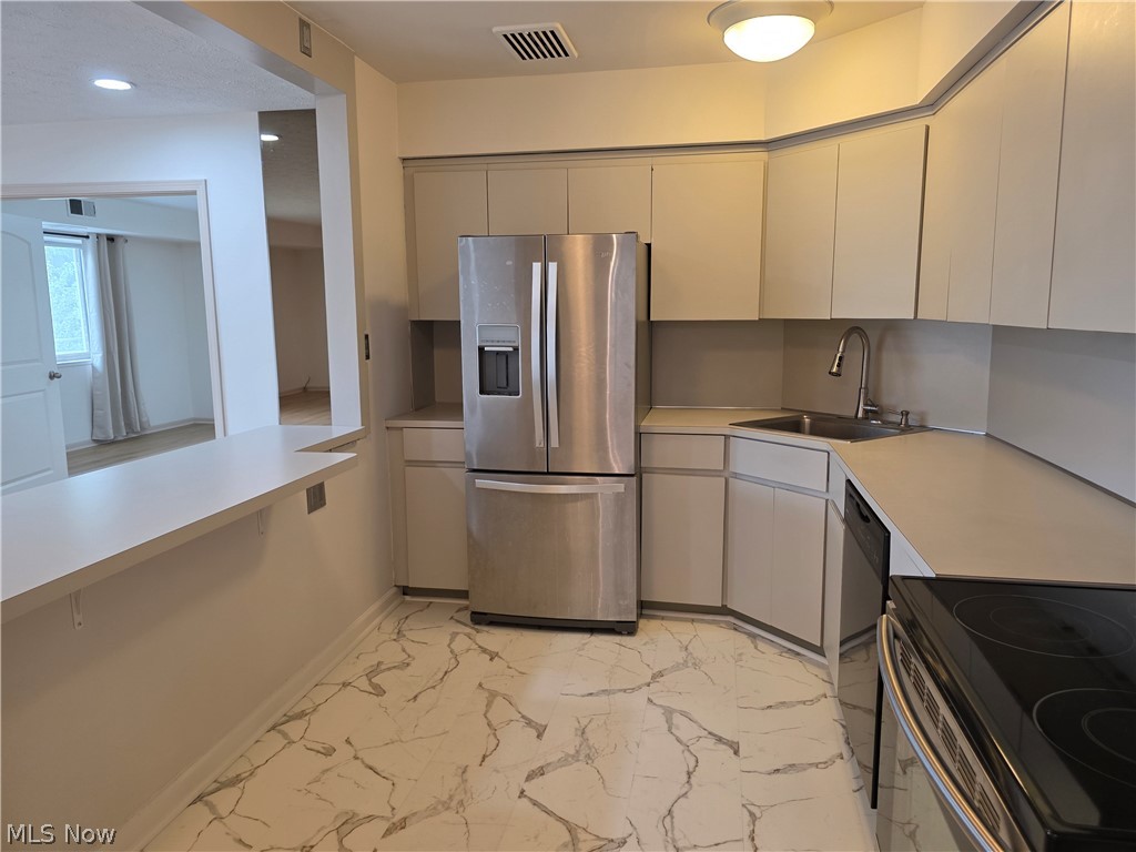 Acacia/Green Condo - Residential