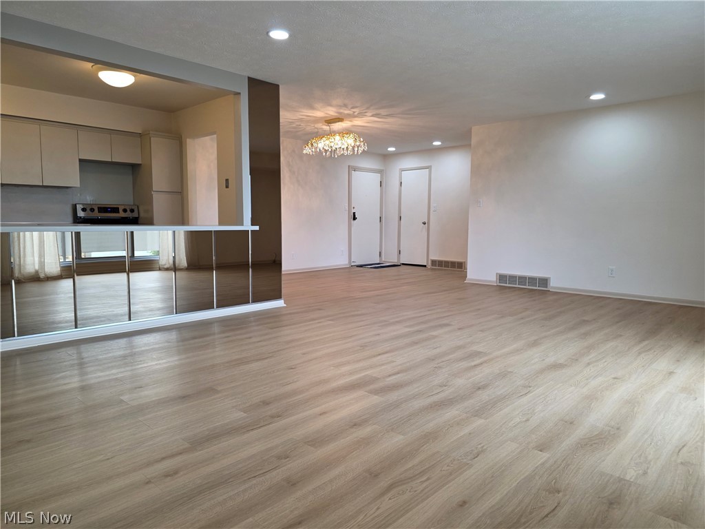 Acacia/Green Condo - Residential