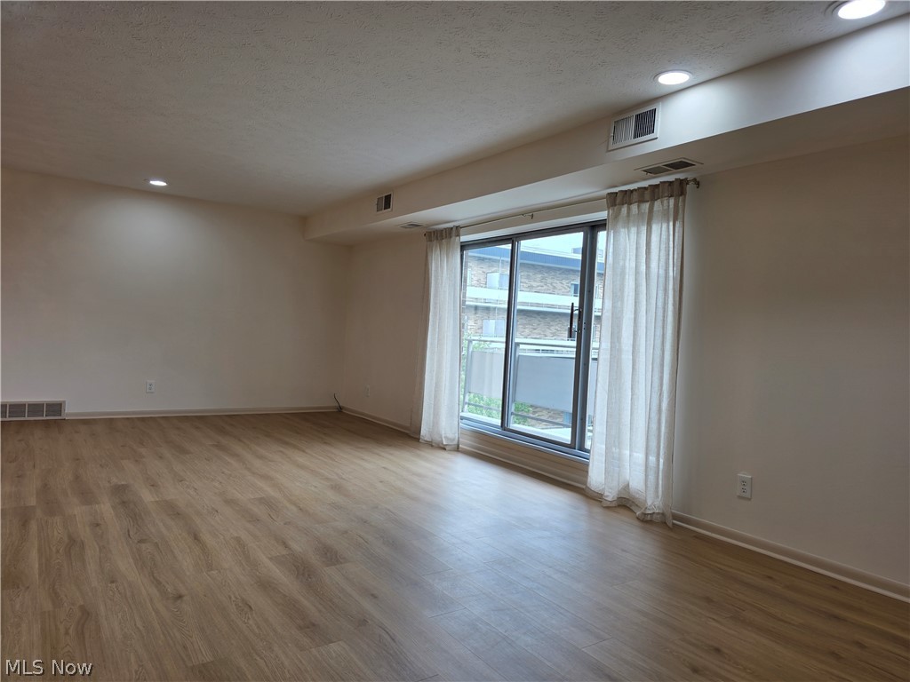 Acacia/Green Condo - Residential