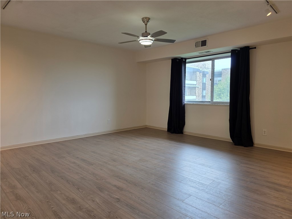 Acacia/Green Condo - Residential