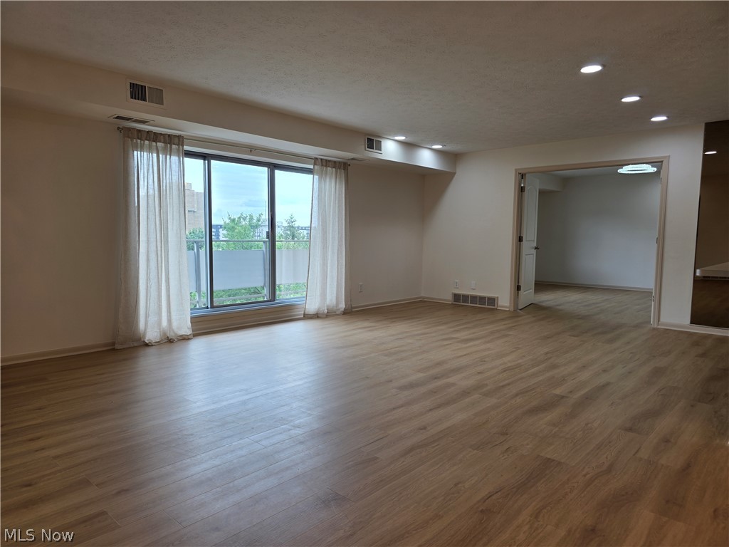 Acacia/Green Condo - Residential
